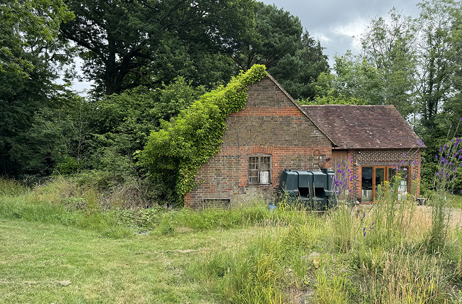 Barn with potential for conversion in Faygate, West Sussex